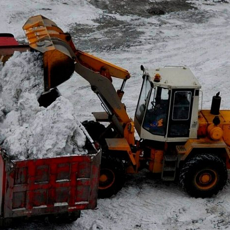 Уборка и вывоз снега в Москве